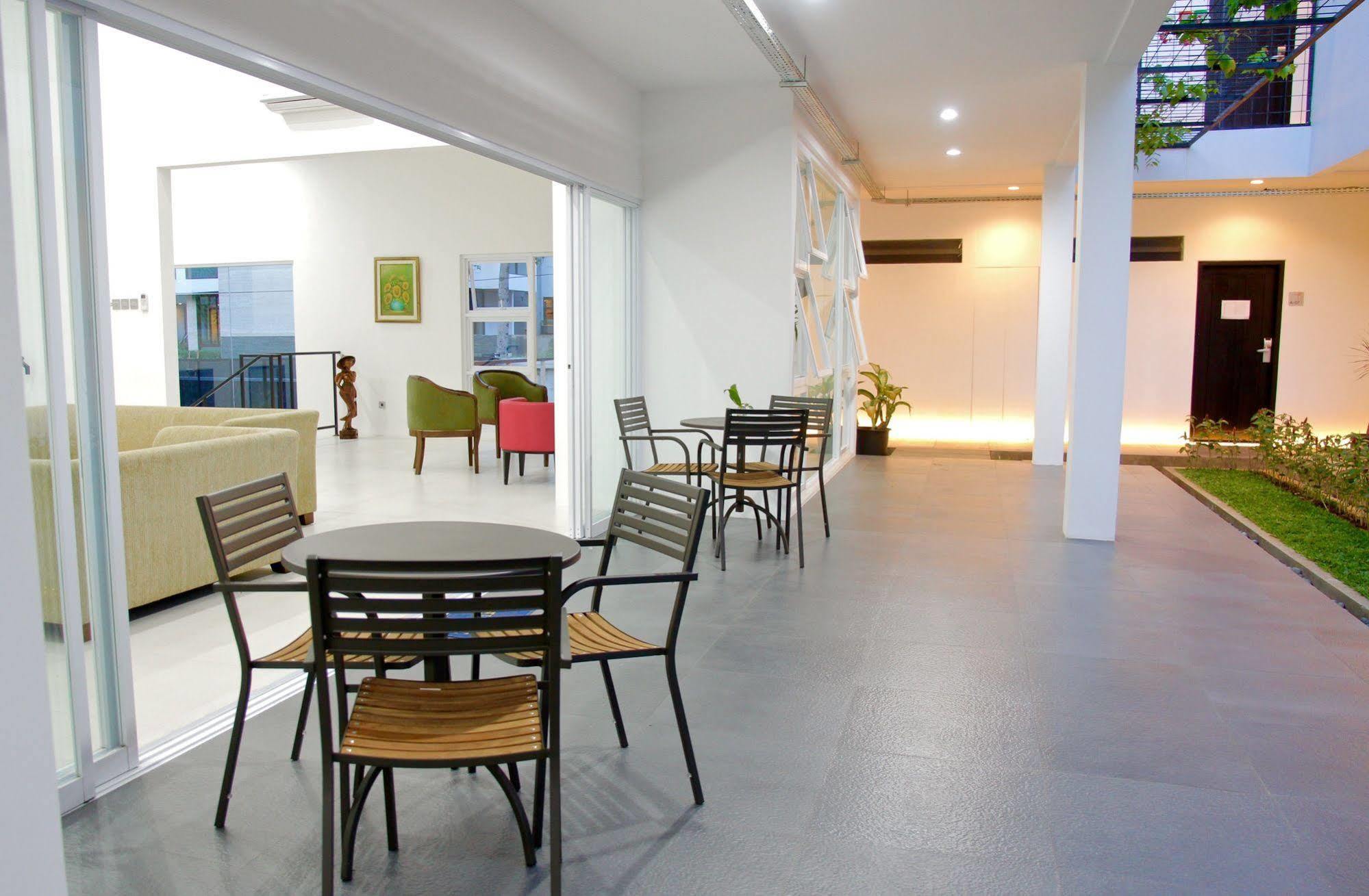 Ampera Avenue Residence Джакарта Екстериор снимка